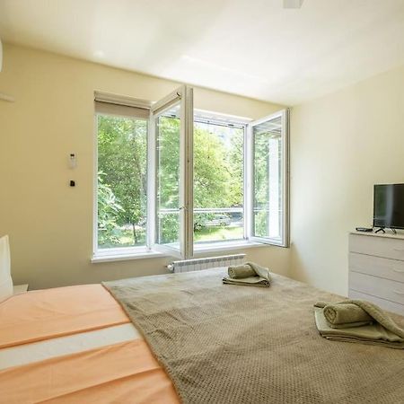 Top Location, Brand New 3 Bdrm Apt & Free Parking صوفيا المظهر الخارجي الصورة