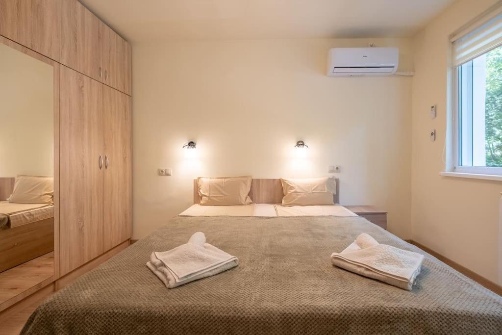 Top Location, Brand New 3 Bdrm Apt & Free Parking صوفيا المظهر الخارجي الصورة