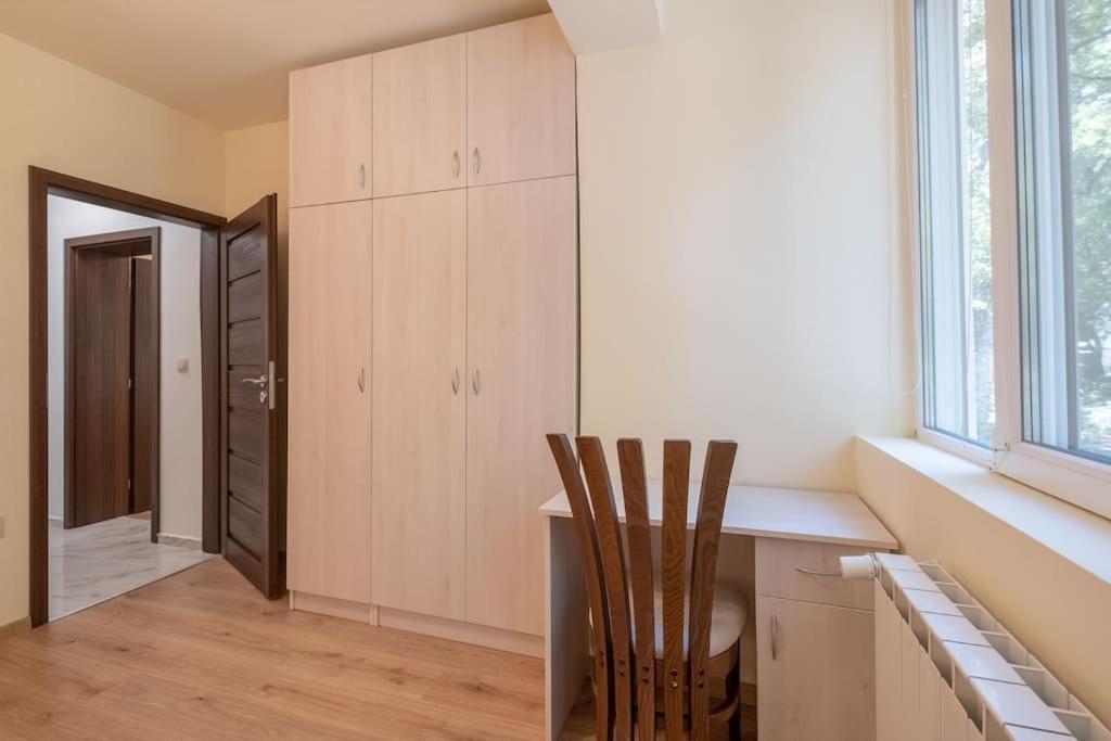 Top Location, Brand New 3 Bdrm Apt & Free Parking صوفيا المظهر الخارجي الصورة