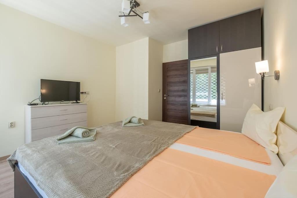 Top Location, Brand New 3 Bdrm Apt & Free Parking صوفيا المظهر الخارجي الصورة