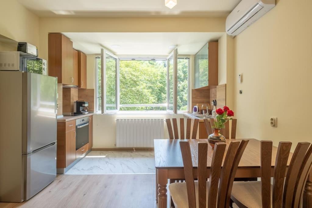 Top Location, Brand New 3 Bdrm Apt & Free Parking صوفيا المظهر الخارجي الصورة