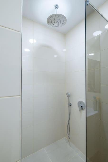 Top Location, Brand New 3 Bdrm Apt & Free Parking صوفيا المظهر الخارجي الصورة