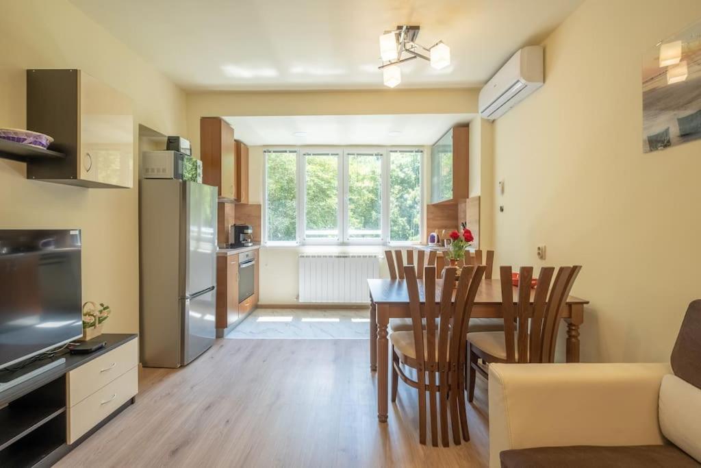 Top Location, Brand New 3 Bdrm Apt & Free Parking صوفيا المظهر الخارجي الصورة