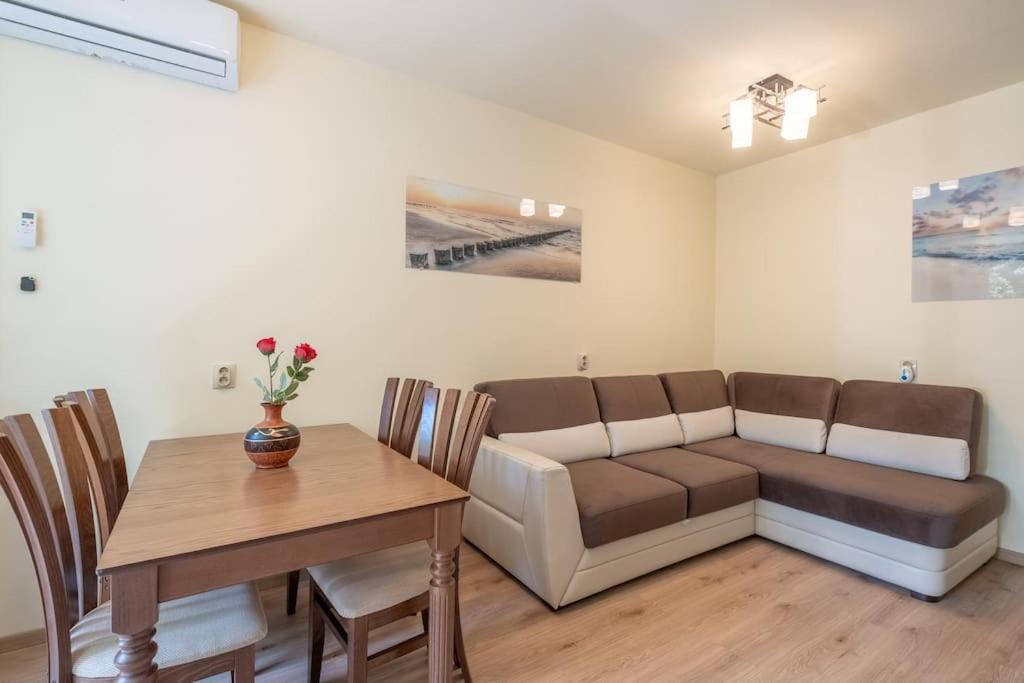 Top Location, Brand New 3 Bdrm Apt & Free Parking صوفيا المظهر الخارجي الصورة