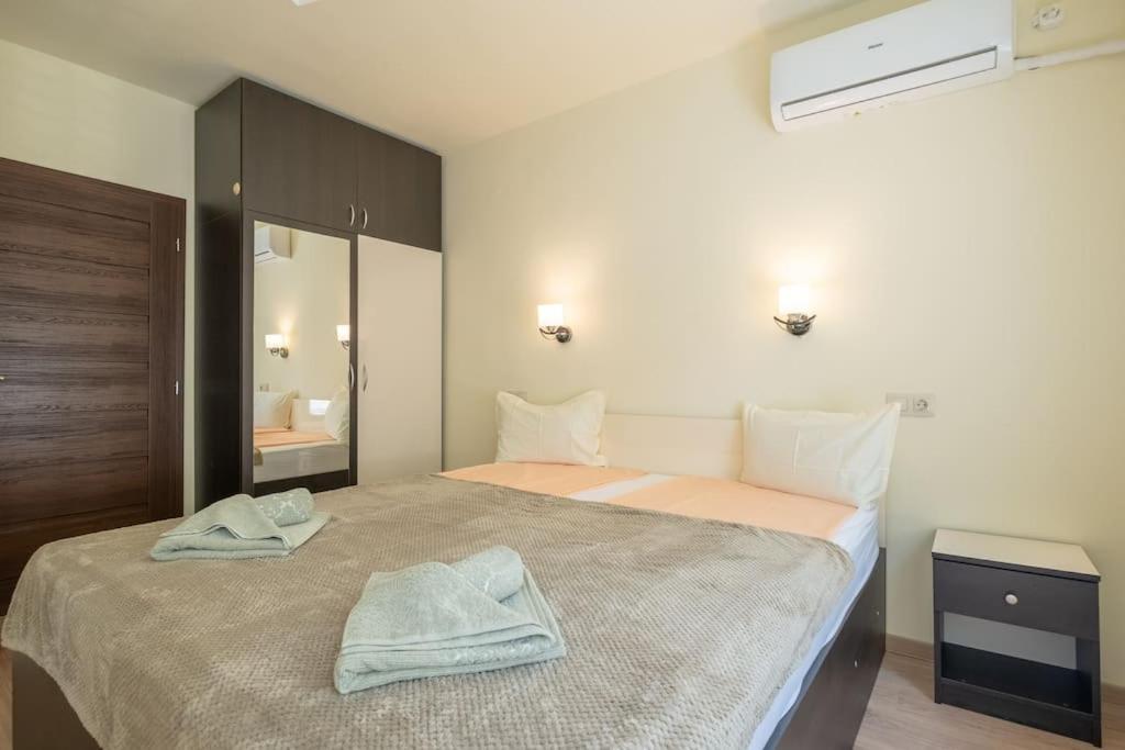 Top Location, Brand New 3 Bdrm Apt & Free Parking صوفيا المظهر الخارجي الصورة