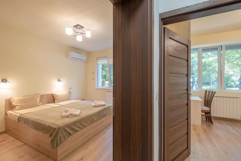 Top Location, Brand New 3 Bdrm Apt & Free Parking صوفيا المظهر الخارجي الصورة