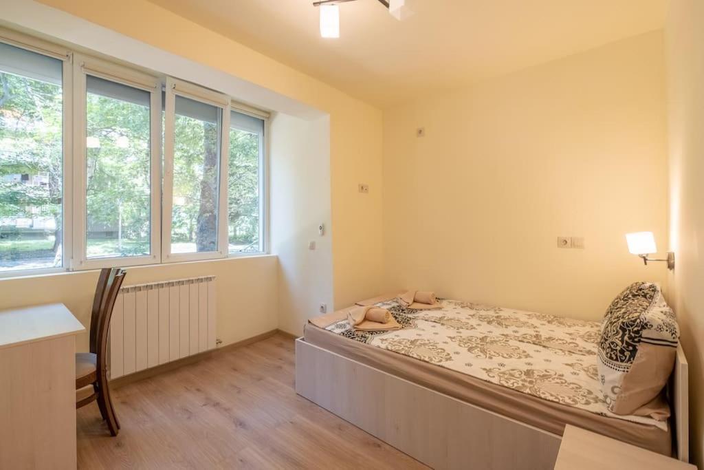Top Location, Brand New 3 Bdrm Apt & Free Parking صوفيا المظهر الخارجي الصورة