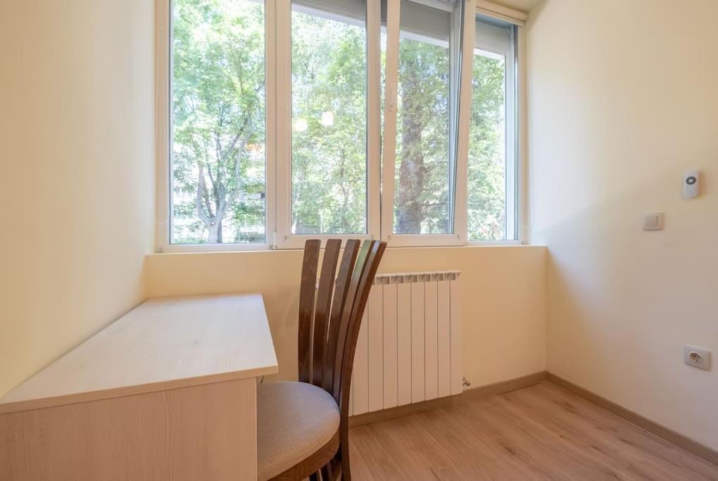 Top Location, Brand New 3 Bdrm Apt & Free Parking صوفيا المظهر الخارجي الصورة