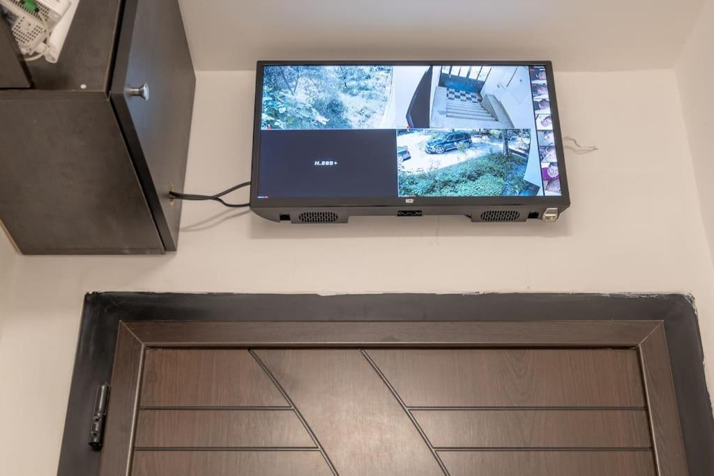 Top Location, Brand New 3 Bdrm Apt & Free Parking صوفيا المظهر الخارجي الصورة