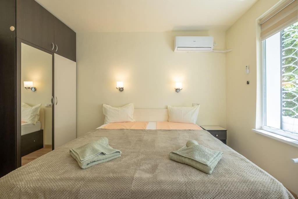 Top Location, Brand New 3 Bdrm Apt & Free Parking صوفيا المظهر الخارجي الصورة