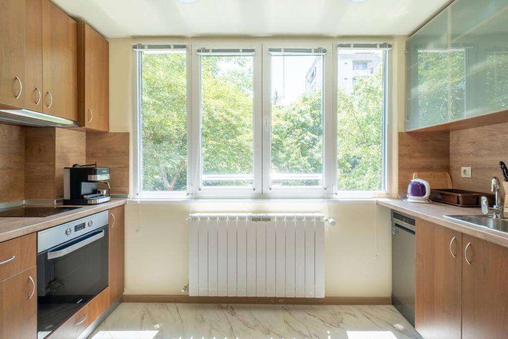 Top Location, Brand New 3 Bdrm Apt & Free Parking صوفيا المظهر الخارجي الصورة